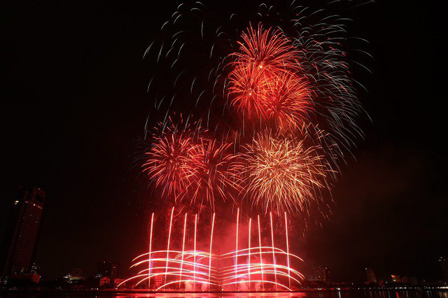 Bầu trời Đà Nẵng rực sáng bằng màn pháo hoa kể chuyện văn hóa, lịch sử Việt Nam